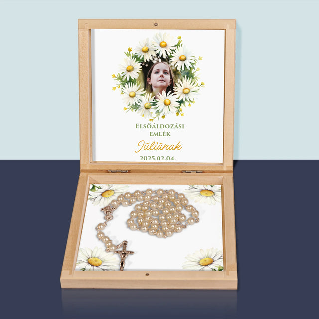 Fotó És Felirat: Elsőáldozási Emlék, Százszorszép - Rózsafüzér