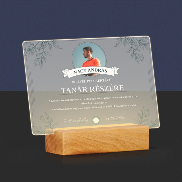Fotó És Felirat: Oklevél Példaértékű Tanár Részére - Akrilüvegre Nyomtatott Kép
