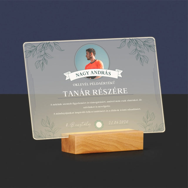 Fotó És Felirat: Oklevél Példaértékű Tanár Részére - Akrilüvegre Nyomtatott Kép