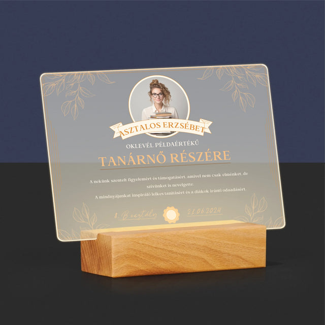 Fotó És Felirat: Oklevél Példaértékű Tanárnő Részére - Akrilüvegre Nyomtatott Kép