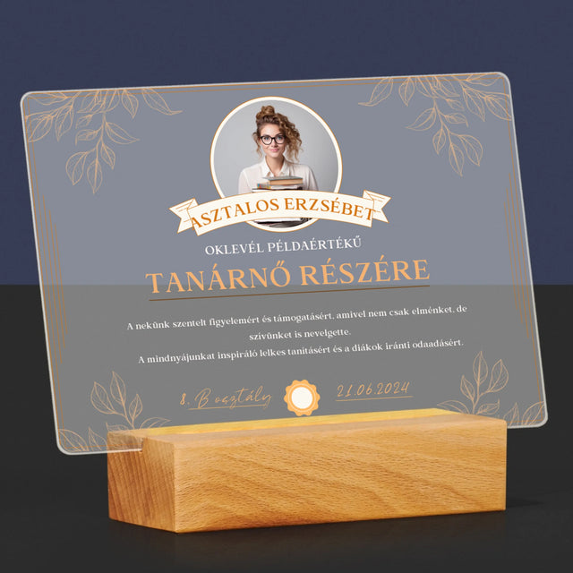 Fotó És Felirat: Oklevél Példaértékű Tanárnő Részére - Akrilüvegre Nyomtatott Kép