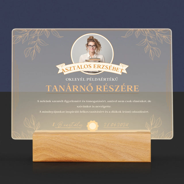 Fotó És Felirat: Oklevél Példaértékű Tanárnő Részére - Akrilüvegre Nyomtatott Kép