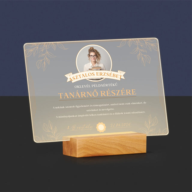 Fotó És Felirat: Oklevél Példaértékű Tanárnő Részére - Akrilüvegre Nyomtatott Kép