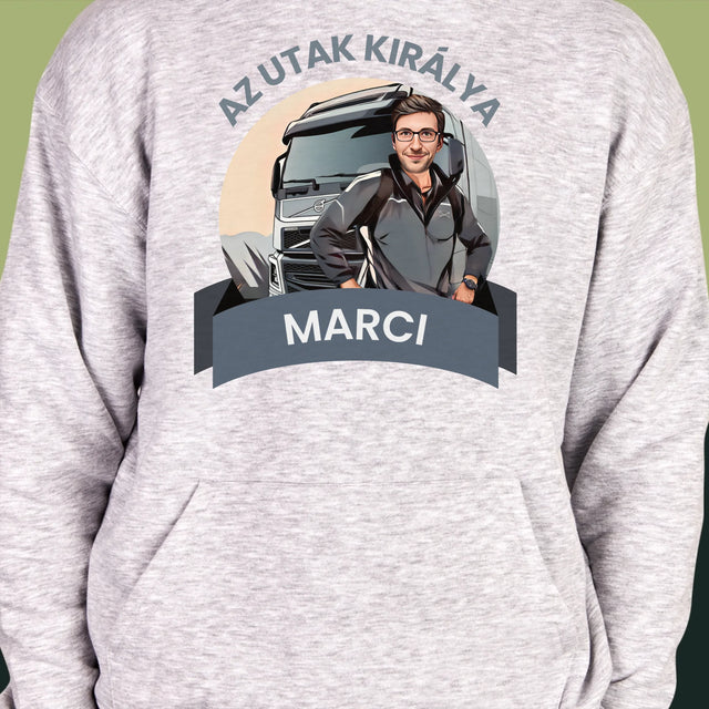 A Te Karaktered: Az Utak Királya - Férfi Kapucnis Pulóver 