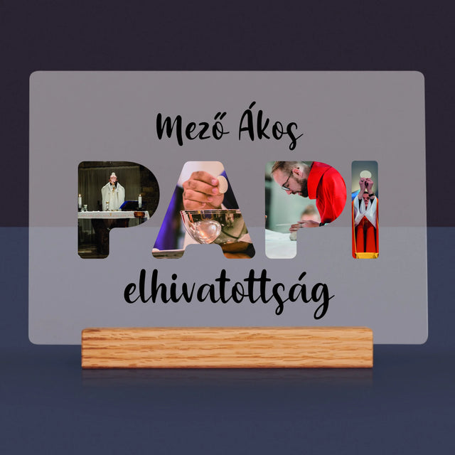 Szó Fotókból: Papi Elhivatottság - Akrilüvegre Nyomtatott Kép