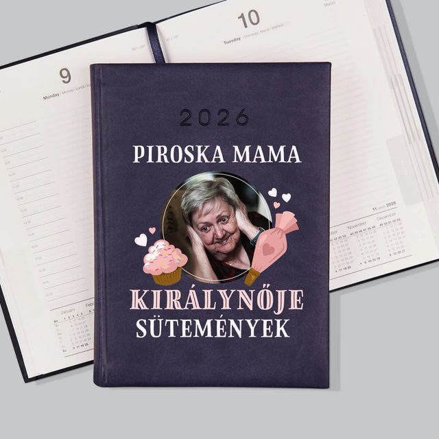 Fotó És Felirat: Sütemények Királynője - Határidőnapló