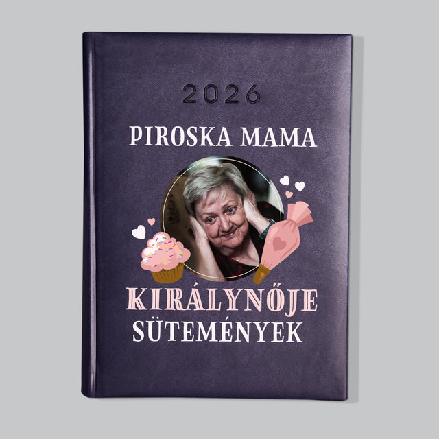 Fotó És Felirat: Sütemények Királynője - Határidőnapló